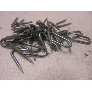 Galvanised Staples 40 x 4mm